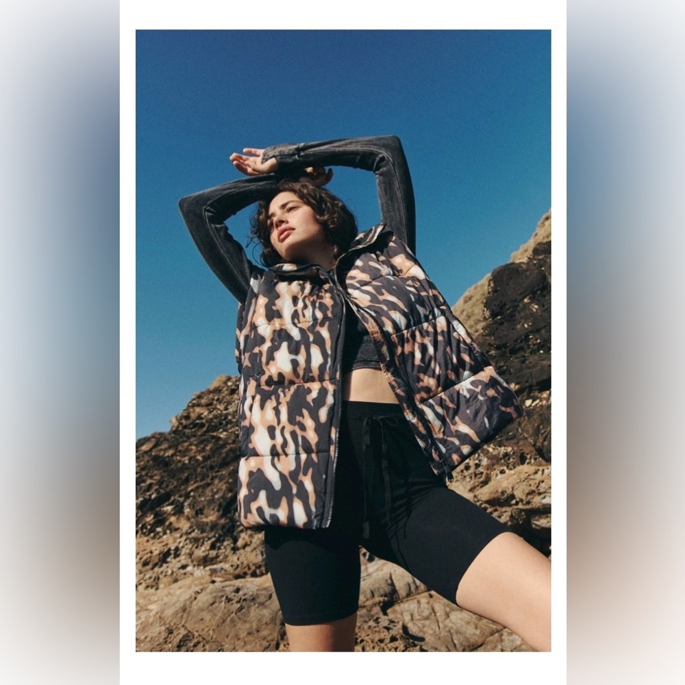 Free People - FP Movement In A Bubble Printed Puffer Vest in Tortoise Shell - Picture 4 of 5